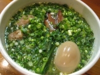 「塩とりそば青ねぎ￥910+煮玉子￥130」@ラーメン厨房つきまるの写真