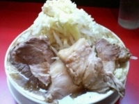 「豚ダブルラーメン（ニンニク多め）980円」@用心棒の写真