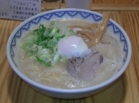 「ラーメン+温泉玉子」@とんぴととりの光龍益の写真