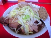 「チビ豚らーめん+味玉+魚粉」@らーめん 武丸の写真