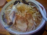 「とんこつ醤油ラーメン（ニンニク・味濃い目）800円」@ら〜めん ぽっぽっ屋 晴海トリトン店の写真