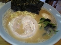 「豚骨醤油らーめん&味玉」@横浜ラーメン とんこつ家 いわき店の写真