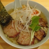 「塩ラーメン（細麺・カタメ）600円+チャーシュー100円」@麺や 松の写真