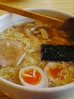 「風やラーメン（￥500）・大盛り（￥100増し）+味付け玉子（￥」@とんこつらーめん 風やの写真