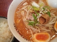 「味噌ラーメン￥750+小ライス（サービス）」@本郷ラーメンの写真