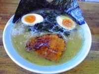 「塩ラーメン（硬め）+味玉」@横浜ラーメン高崎家の写真