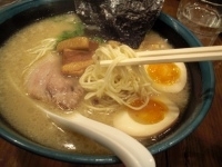 「万祝らーめん（こなおとし）880円」@九州らーめん 万祝錦の写真