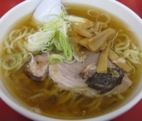 「手打ラーメン 600円+餃子（3個） 315円」@一品香 今宮店の写真