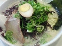 「きくらげラーメン（600円）・替え玉（チラシ使用）」@博多天神 池袋店の写真