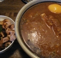 「えび香油魚醤らぁめん 850円+半熟たまご 100円+こぶたの半」@らぁめんの店 小櫻の写真