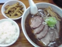 「正油チャーシューメン（大盛）+めんま+ライス」@純連 東京店の写真