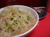 「小ラーメン（ヤサイニンニクカラメ）650円」@ラーメン二郎 相模大野店の写真