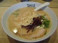 「純正らーめん+餃子」@博多らーめん 虎の写真