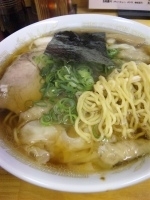 「正油ワンタン麺（大盛） 800円+100円=900円」@支那そば一麺 豊里店の写真