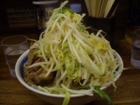 「小豚入りラーメンニンニクヤサイアブラ」@ラーメン二郎 新小金井街道店の写真