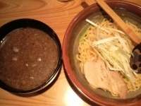 「つけ麺大盛+ぷんぷん卵」@むてっぽうの写真