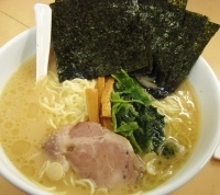 「味濱家ラーメン +焼きのり（細麺、硬め）」@横浜ラーメン 味濱家の写真