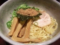 「魚介まぜそば 680円」@三代目 ◯助 MARUSUKEの写真