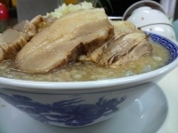 「ふじ麺「中」+小豚（750円+100円）」@勝新亀ふじの写真