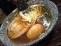 「つゆそば（本日の玉子付）800円」@旅人の木の写真