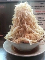 「らーめんこまぎれ豚ヤサイマシマシニンニクマシマシ」@らーめん大 池袋店の写真