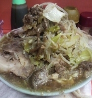 「国産ブタメン（ヤサイ・アブラ）+生ニンニク+生玉子」@ラーメン富士丸 神谷本店の写真