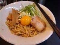 「比内地鶏脂の油そば+卵黄」@音麺酒家 楽々の写真