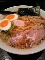 「二段仕込み醤油ラーメン味玉入り（大盛） 800円」@初代けいすけの写真