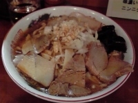 「ラーメン（大盛りクーポンサービス） 700円+チャーシュー 15」@らーめん ぽっぽっ屋 水道橋店の写真