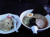 「醤油ラーメン+半チャーハン（Aセット） 700円」@一八ラーメンの写真