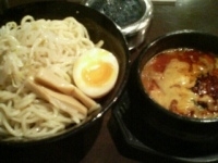 「おに辛つけ麺(激辛)900円+大盛り100円+ライス100円=1」@醍醐 神楽坂店の写真