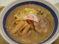 「野菜らーめん（豚骨醤油・太麺）」@8番らーめん 麺座 川口キャラ店の写真