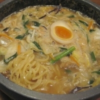 「石焼野菜うま煮しょうゆらーめん 819円+ミニライス0円」@石焼らーめん 火山 小山店の写真