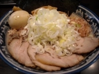 「全部乗せ油そば￥1050」@兎に角 松戸店の写真