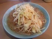 「醤油ラーメン（M）（700円）ニンニク入り+煮卵（100円）」@The Outsidersの写真