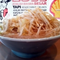 「醤油らーめんM￥700（ニンニク少し）」@The Outsidersの写真