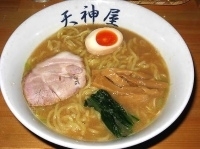 「醤油らーめん（中盛り無料サービス） 680円」@秋葉原ラーメン 天神屋 秋葉原本店の写真