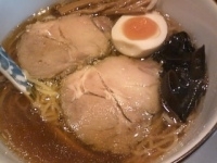 「らあめん570円 味玉（1/2）50円」@やきやの写真