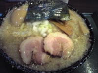 「燕三条系ラーメン（大盛・脂多め）+味玉」@煮干 丸めの写真