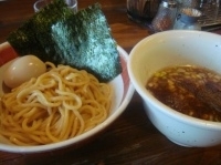 「和風豚骨醤油（小盛り:麺150g・冷やもり）+味玉（680円+7」@吉田製麺店の写真