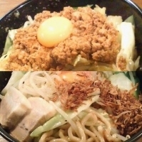 「まぜそばA（大）+まぜそばBカレー（大）」@まぜそば・らーめん あーべーめんの写真