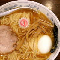 「ラーメン（大） 650円  ゆで玉子 50円」@大勝軒 十五夜 新宿御苑店の写真