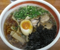 「虎乃助らぁめん、餃子、サービスライス」@虎乃助の写真