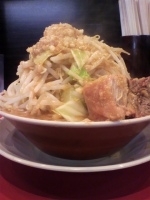 「ラーメン（全マシ）￥680」@用心棒の写真