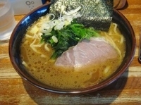 「ラーメン（味濃い目）680円」@横浜家系豚骨醤油極太麺 侍 本店の写真