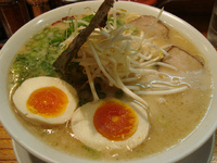 「チャーシューメン+味玉」@拉麺 おくどの写真