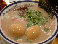 「ラーメン（+赤オニ） 680円+100円=780円」@博多長浜らーめん 田中商店の写真