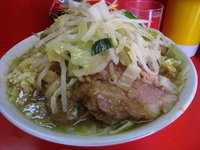 「小豚（ニンニク・野菜・アブラ）700円」@ラーメン二郎 三田本店の写真