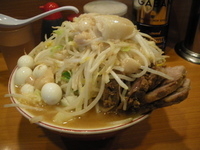 「小豚+うずら」@ラーメン二郎 八王子野猿街道店2の写真