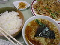 「日替わり定食D（豚肉とモヤシの塩味ピリ辛炒め・漬物・ライス・小ラ」@集宝亭の写真
